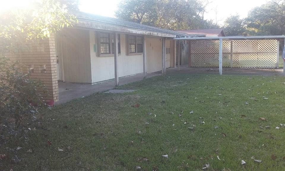 1st image of 201 N Bayou Dr