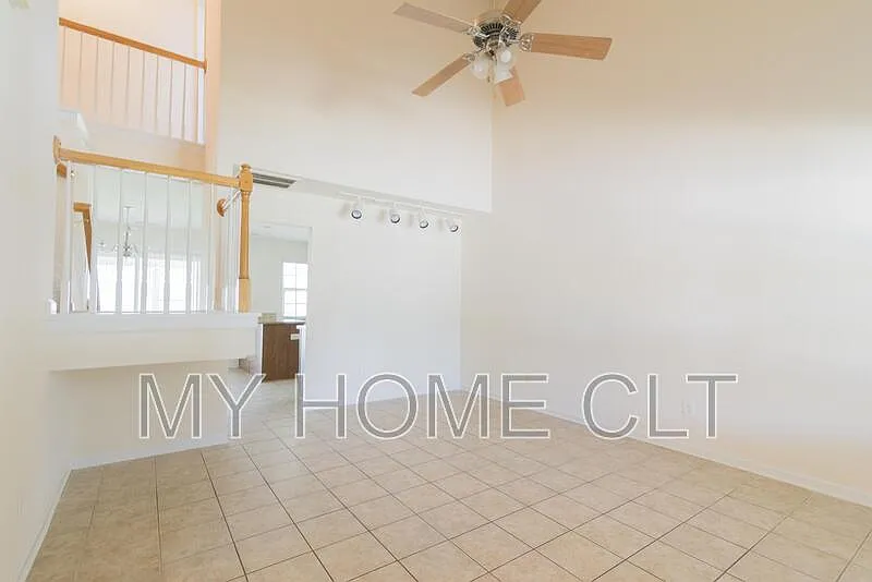 3 bed, 2.5 bath, 1554 sqft, $1,800 — Photo 2