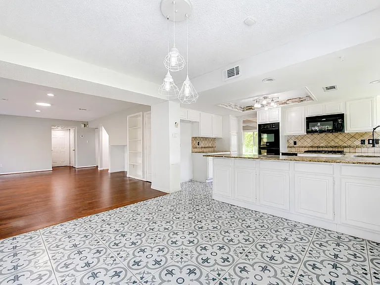 13103 Wickersham Ln — Photo 12