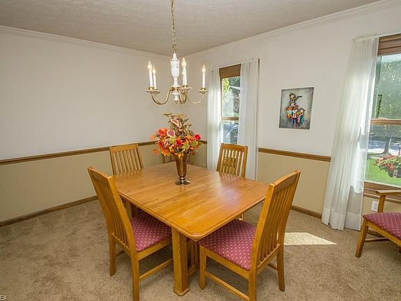 Dining Room. New carpet, just painted