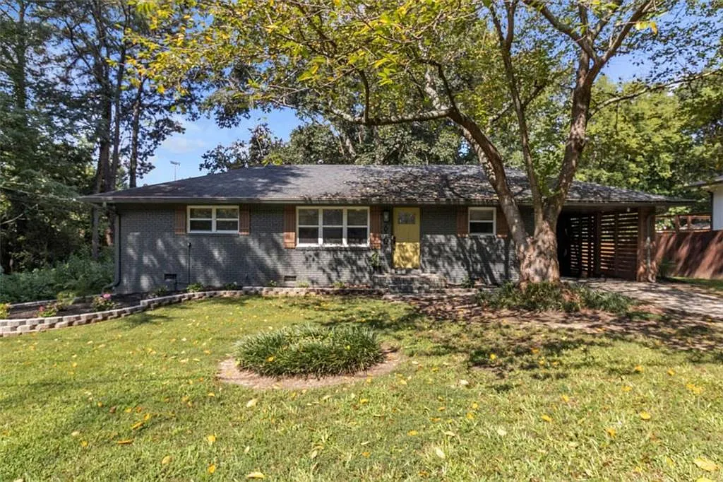 3 bed, 2.0 bath, 1150 sqft, $2,700 — Photo 3