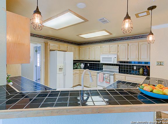 5th image of 1053 Memorial Cir