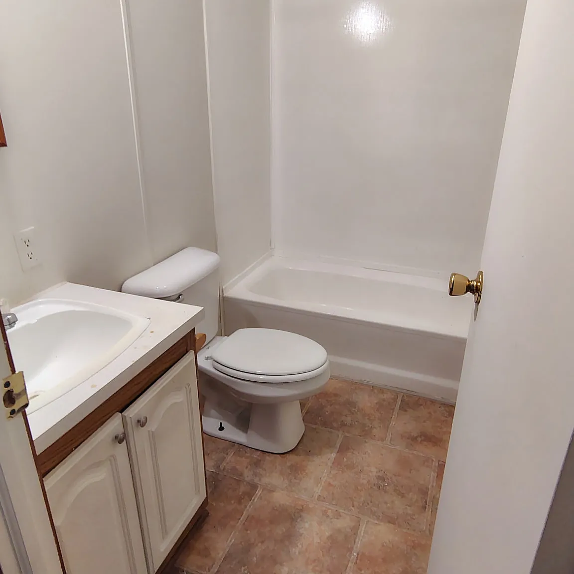 3 bed, 1056 sqft, $865 — Photo 1
