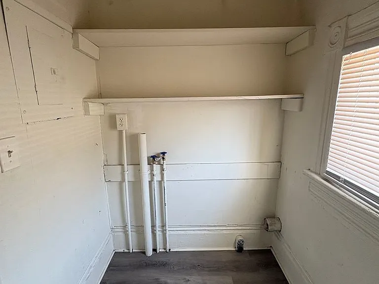 1107 S Willow St — Photo 8
