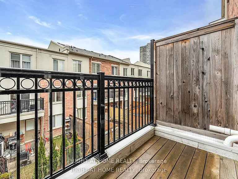 22 Coneflower Cres — Photo 19