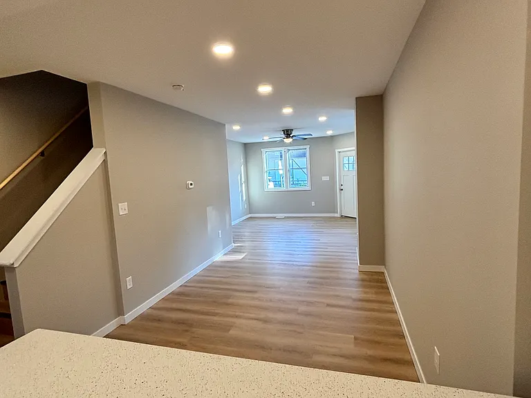 203 Powell St — Photo 4