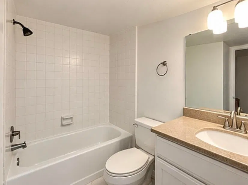 1402 Harvard Ln — Photo 4