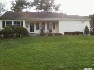 30 Old Town Ln, Huntington, NY 11743