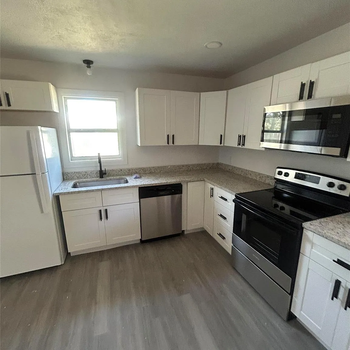 3 bed, 1345 sqft, $2,000 — Photo 1