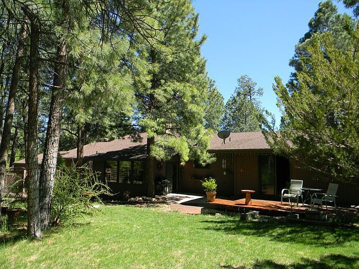 Serene backyard, enjoy sun or shade on warm summer days