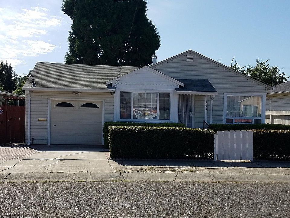 1st image of 1093 Douglas Dr