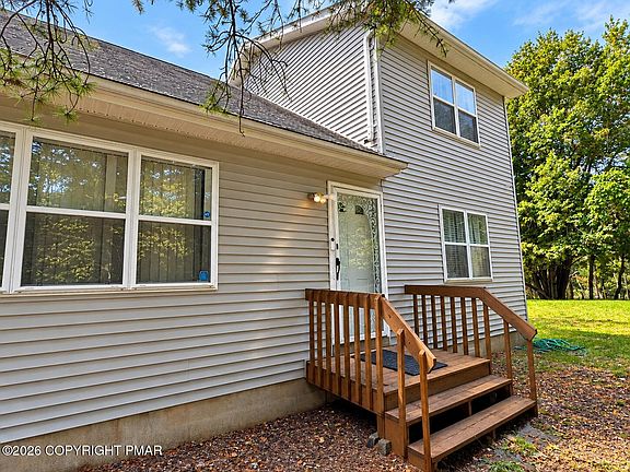 3rd image of 106 Gap View Dr