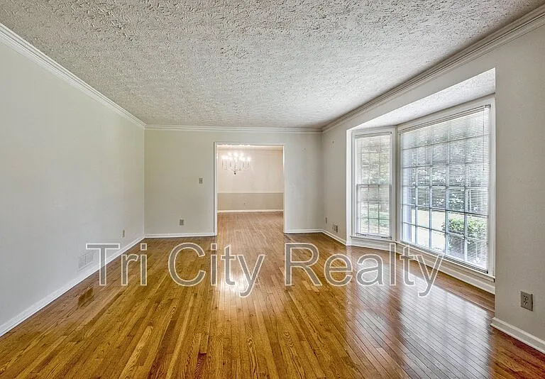 630 Hawthorne Pl — Photo 8