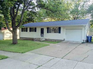 1404 15th St, Silvis, IL 61282