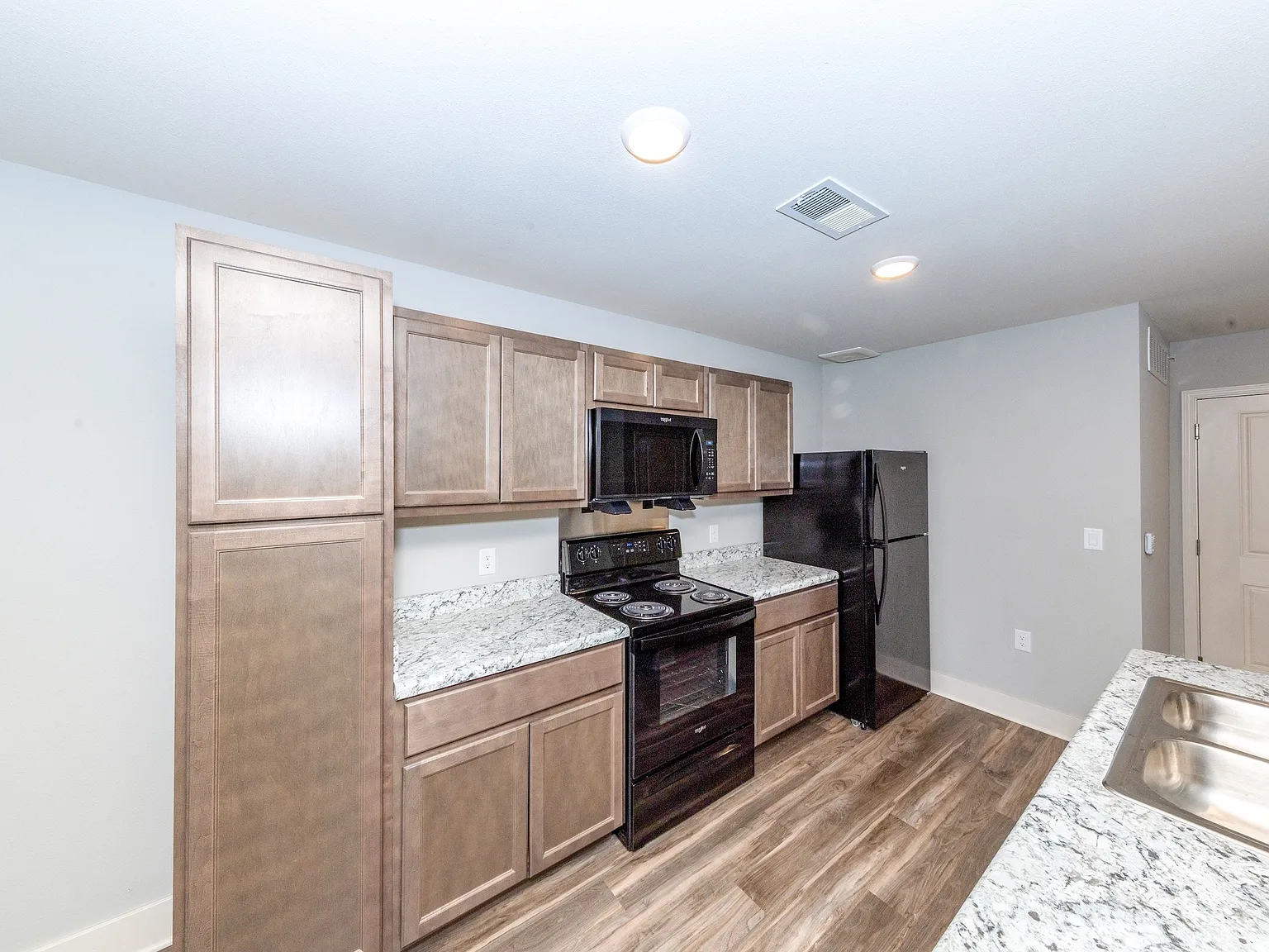 The Caravel Apartments — Photo 4