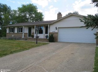 10058 Shadyhill Ln, Grand Blanc, MI 48439