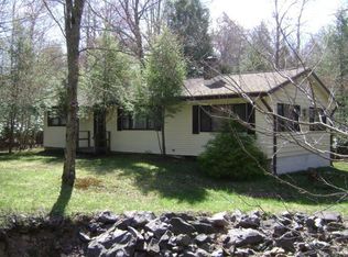 101 Holiday Dr, White Haven, PA 18661