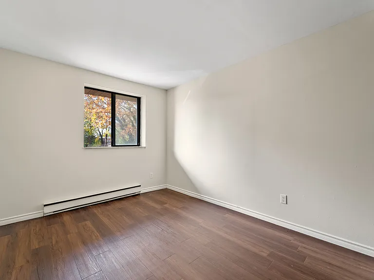 3262 Sandwich St — Photo 19