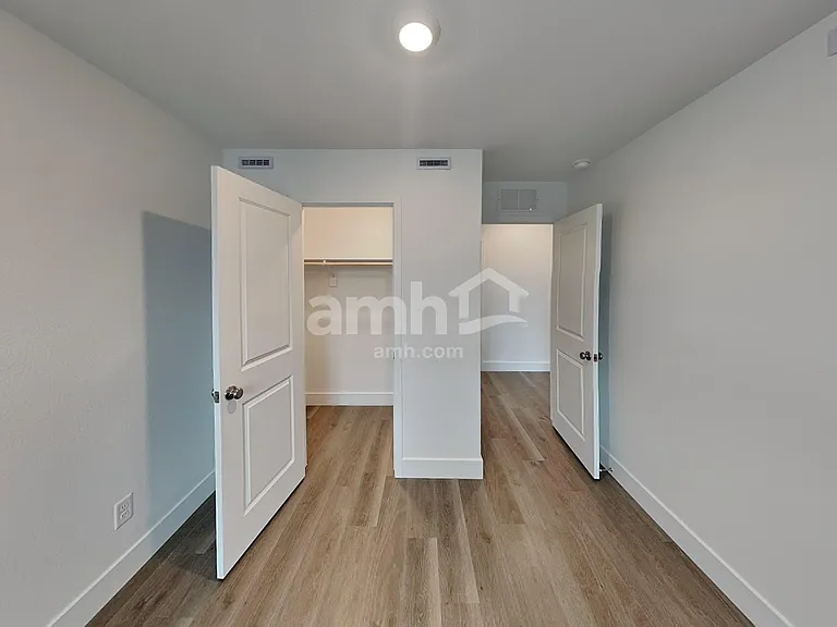 5879 Vaes Dothrak St — Photo 15