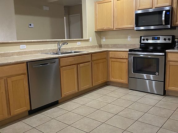 5th image of 15963 W Winchcomb Dr