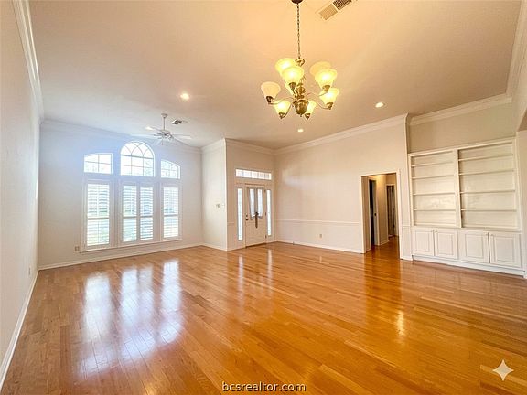 2nd image of 4611 Saint Andrews Dr