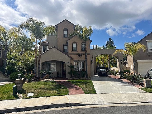 1st image of 44508 Kingston Dr