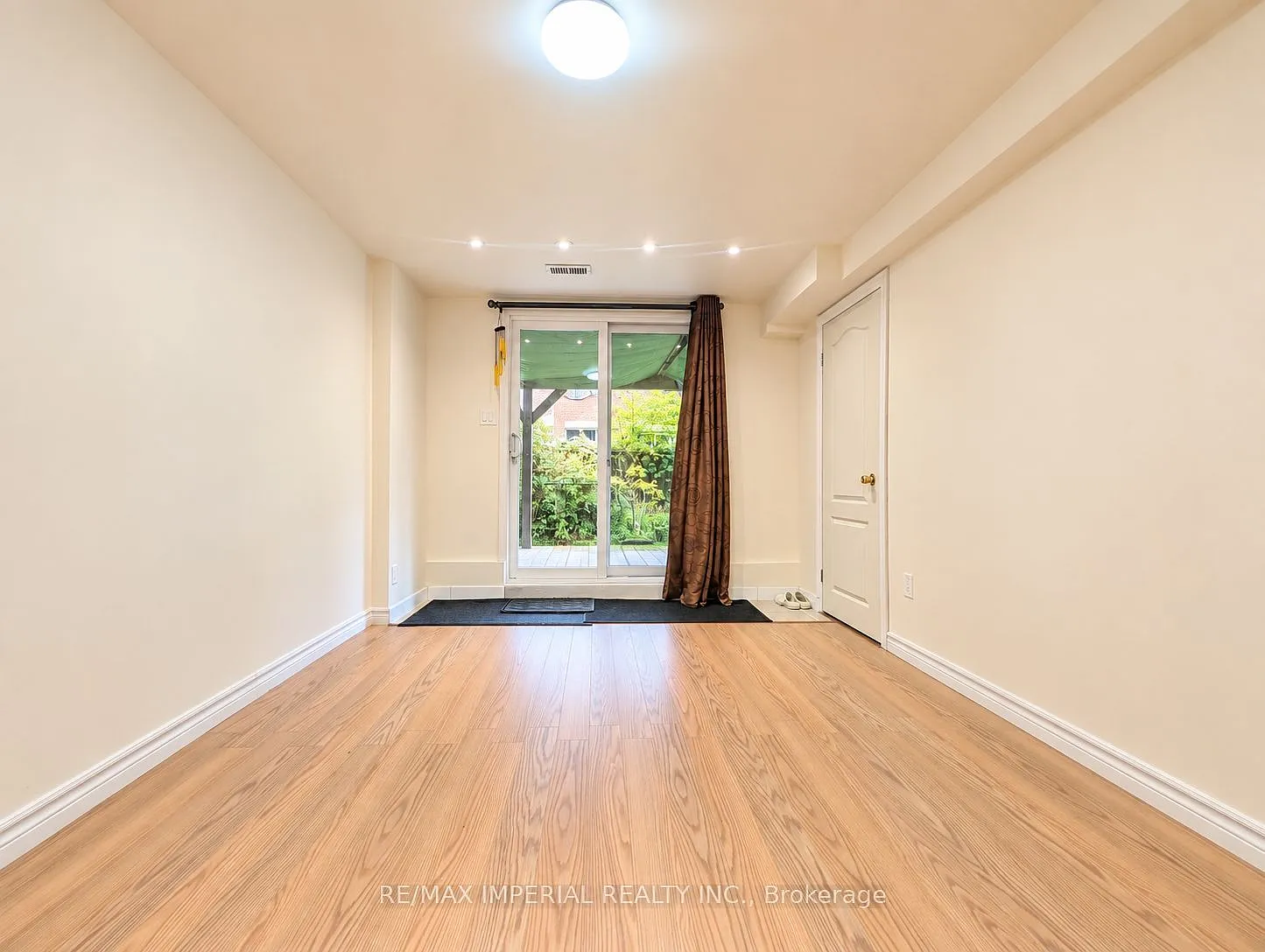 2 bed, $1,600 — Photo 4