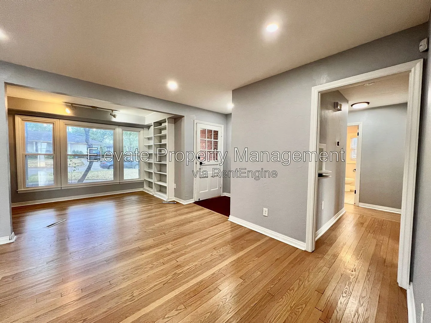 4 bed, 2.5 bath, 1990 sqft, $2,295 — Photo 2