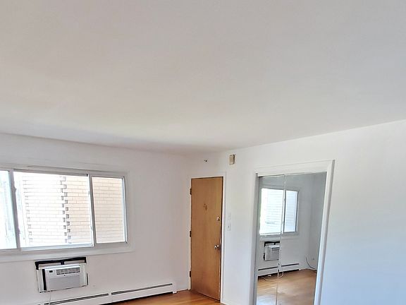 3rd image of 9140 Skokie Blvd APT 202