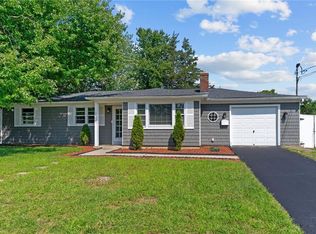 27 Metropolitan Dr, Warwick, RI 02886