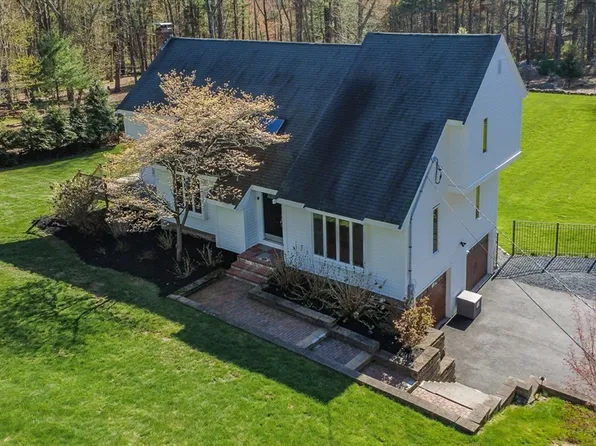 26 Bullard Ln, Millis, MA 02054