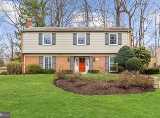 9909 Harrogate Rd, Bethesda, MD 20817