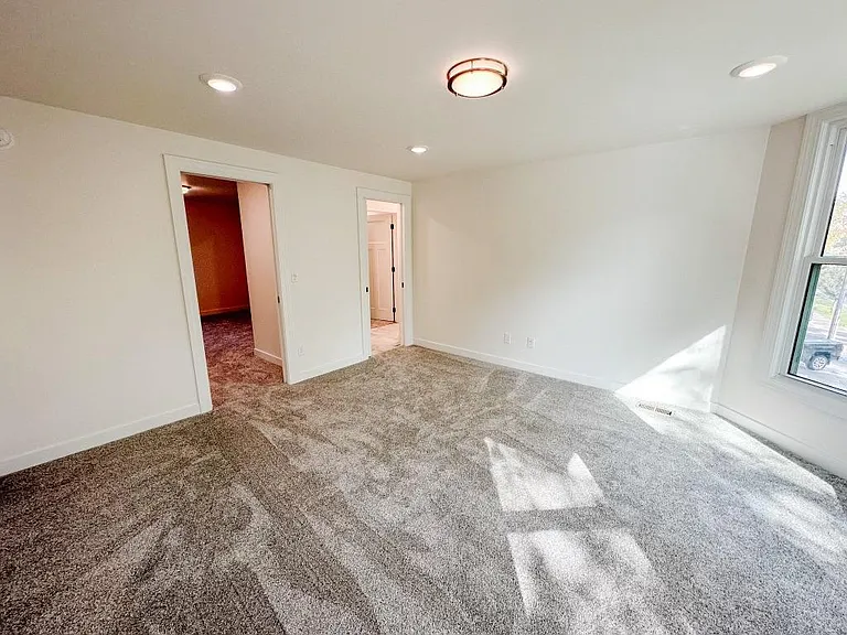 403 8th Ave S — Photo 32