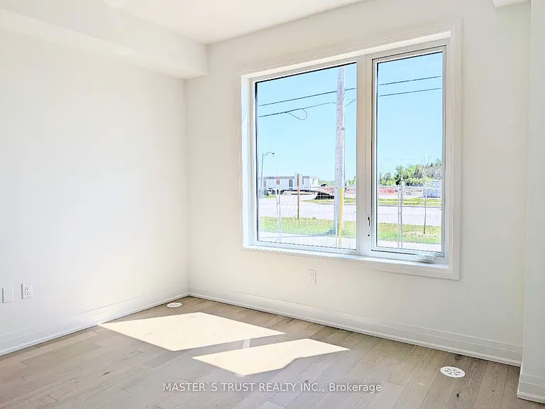 110 Grimsby Ln — Photo 5