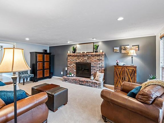 3rd image of 16527 Timberline Dr
