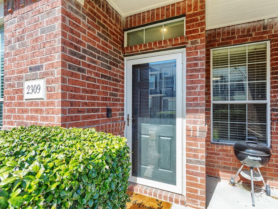 1st image of 2309 Stoneleigh Pl