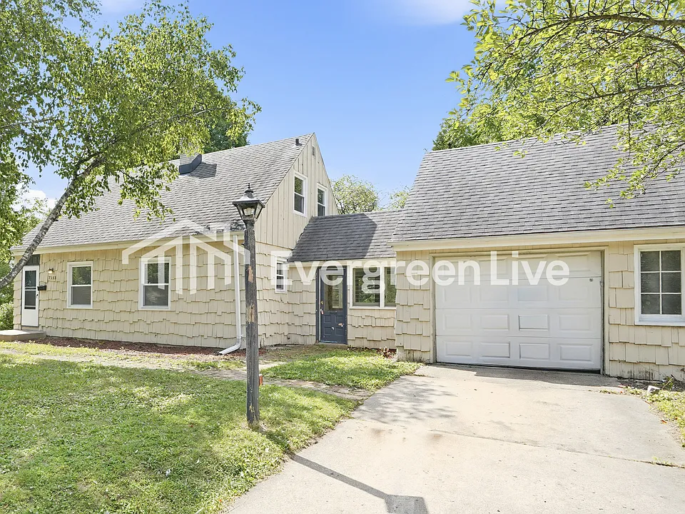 7333 W Medford Ave