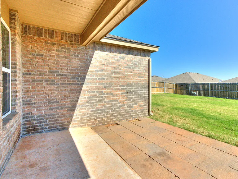 626 Audrey Dr — Photo 32