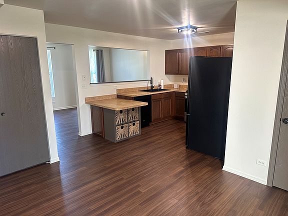 3rd image of 584 Four Seasons Blvd