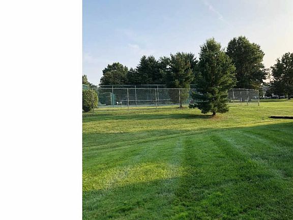 4th image of 1005 Saxony Dr #A
