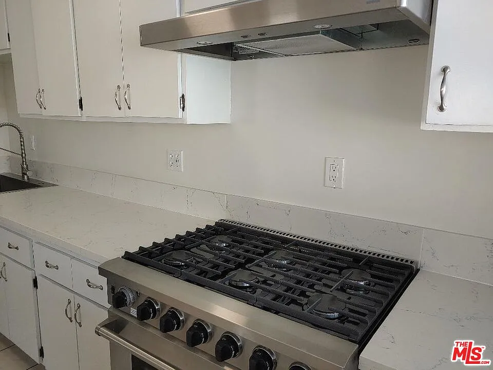 3 bed, 2.0 bath, $3,000 — Photo 3