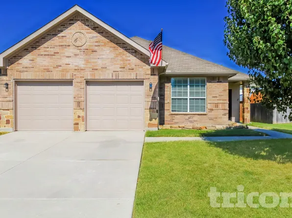 209 Stable Dr, Waxahachie, TX 75165