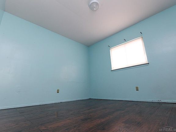 4th image of 29394 Little Mack Ave