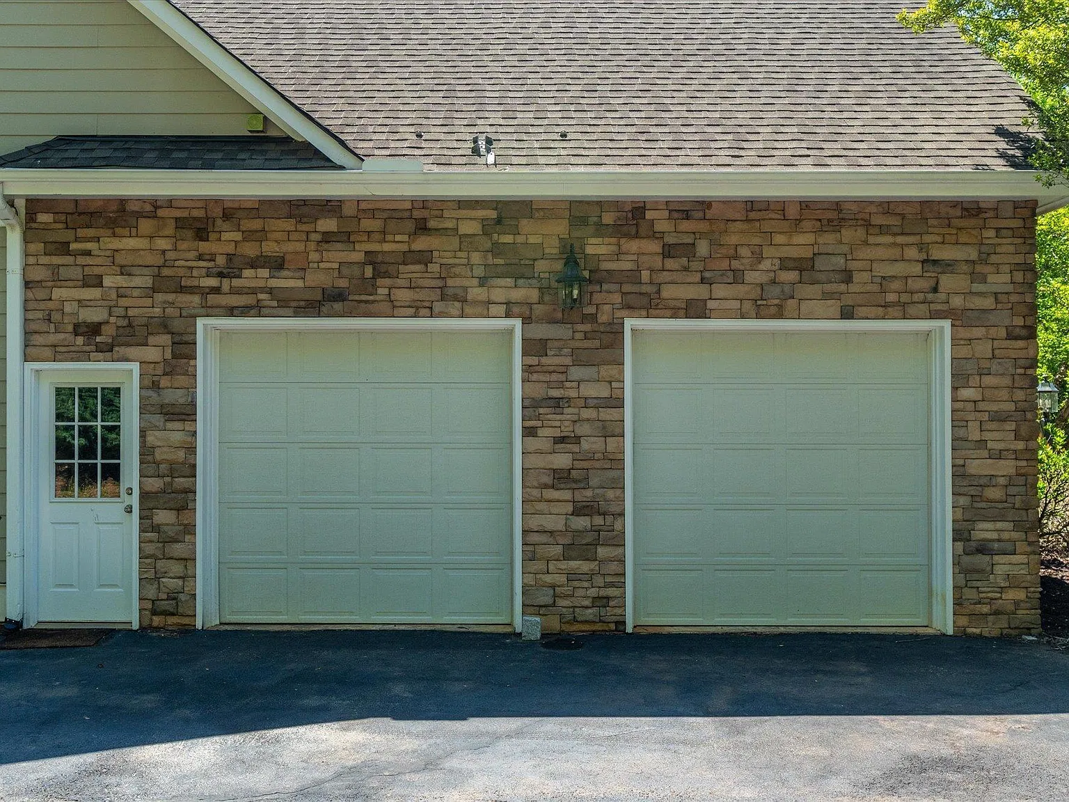 5 bed, 6.0 bath, 5650 sqft, $4,000 — Photo 4