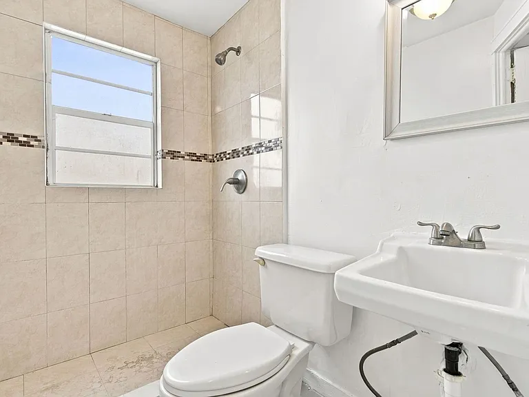 1220 N 16th Ct #5 — Photo 16