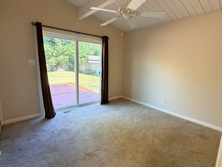 852 Pine Ave — Photo 21
