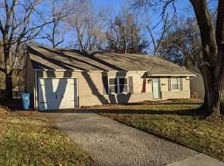 7535 Eaton St, Prairie Village, KS 66208