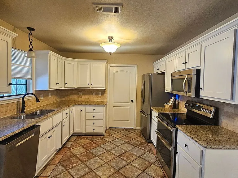 700 Racquet Ct — Photo 13