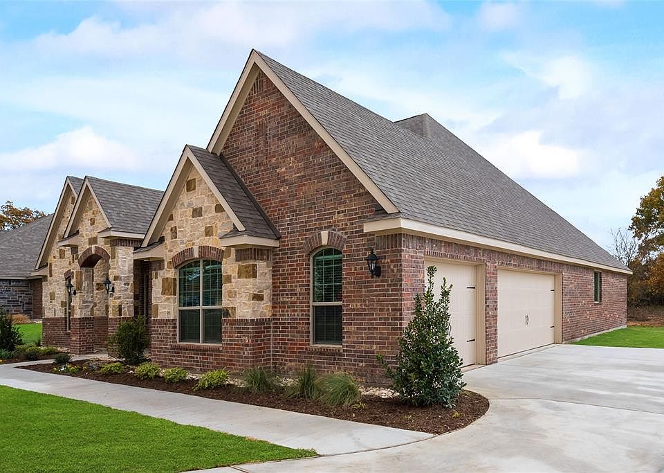 1st image of 123 Willow Oak Dr