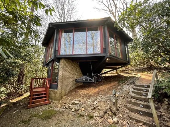 65 Crooked White Oak Trl, Hillsville, VA 24343